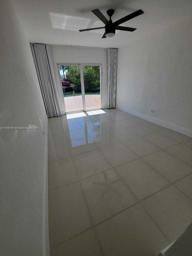Small Image of 7707 HAWTHORNE AVE, Miami Beach Number 37