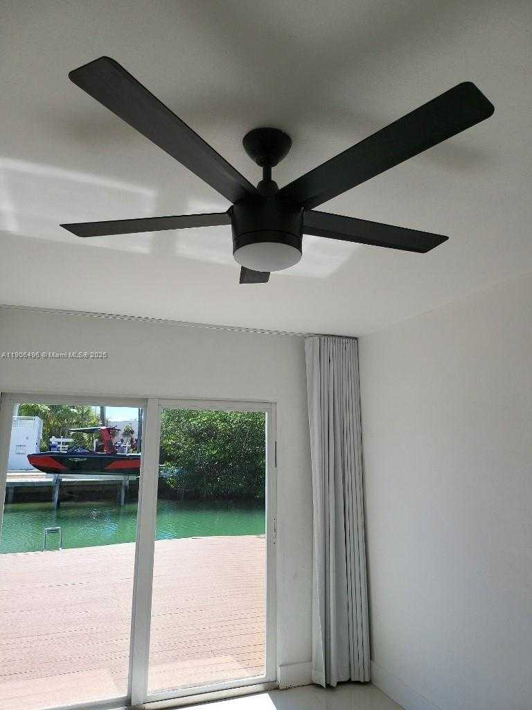 Small Image of 7707 HAWTHORNE AVE, Miami Beach Number 38