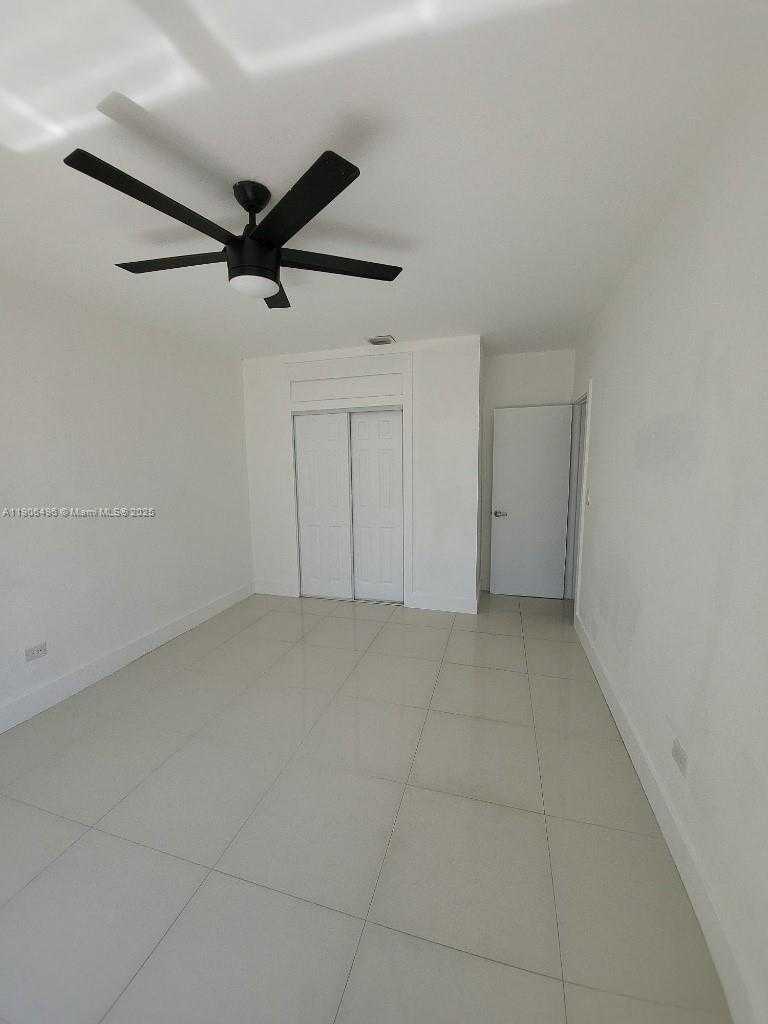 Small Image of 7707 HAWTHORNE AVE, Miami Beach Number 40