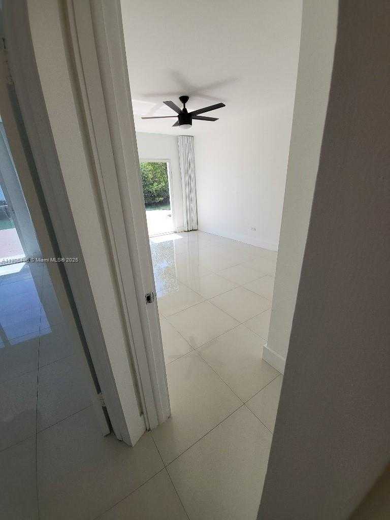 Small Image of 7707 HAWTHORNE AVE, Miami Beach Number 42