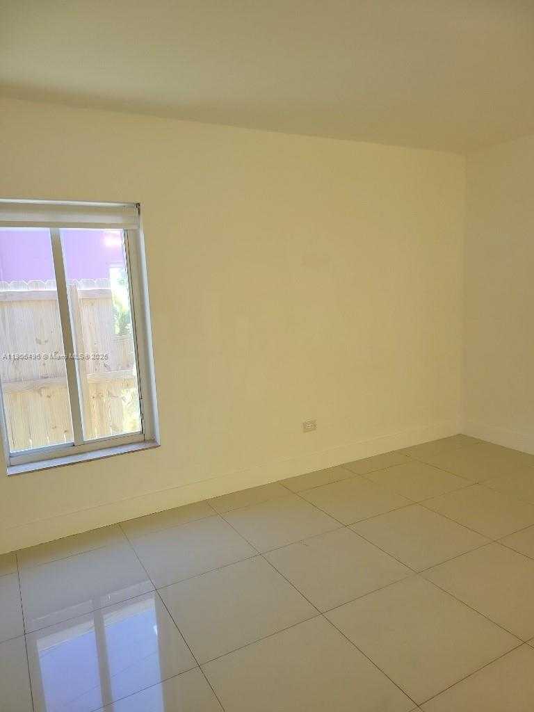 Small Image of 7707 HAWTHORNE AVE, Miami Beach Number 43