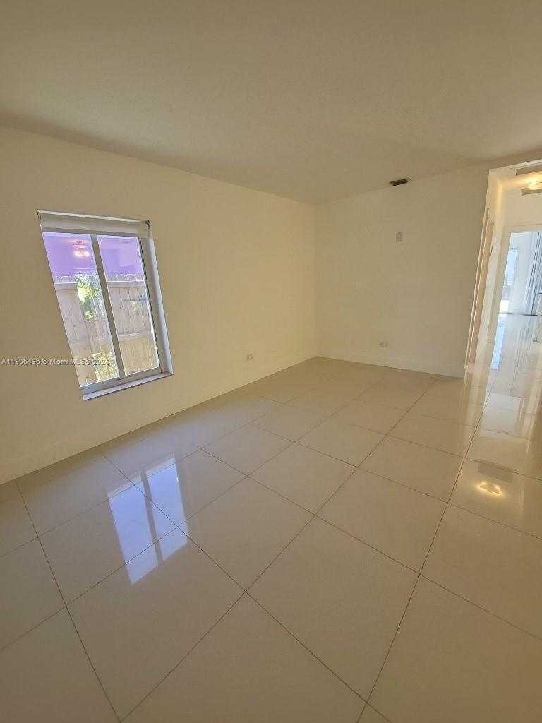 Small Image of 7707 HAWTHORNE AVE, Miami Beach Number 44
