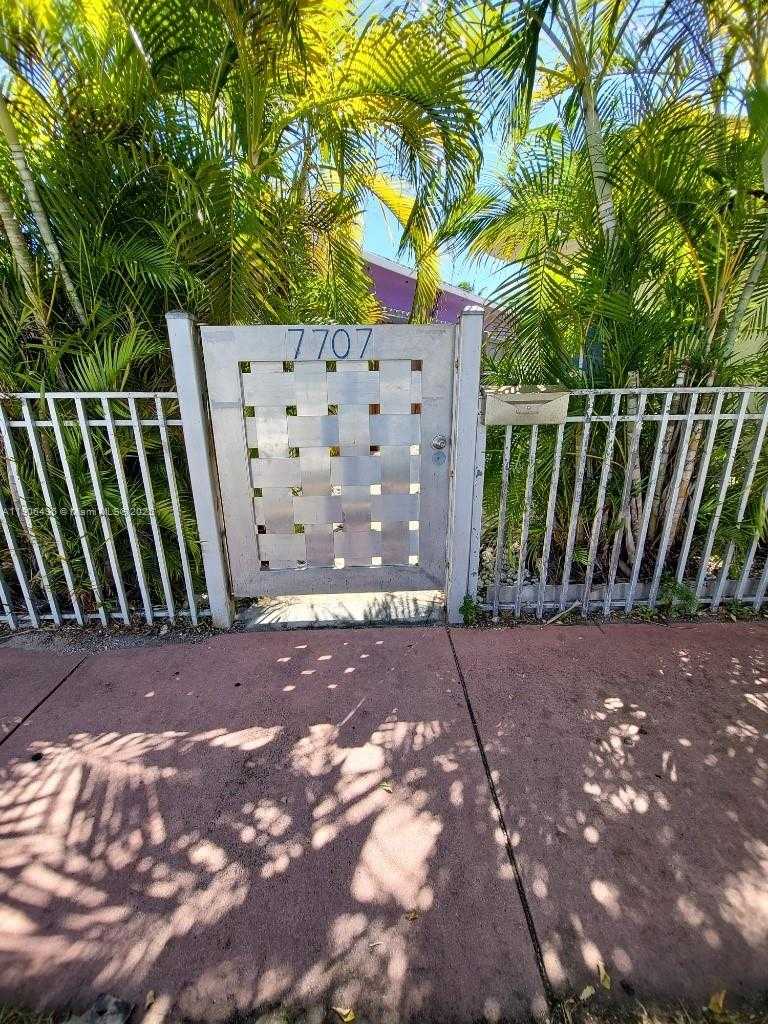 Small Image of 7707 HAWTHORNE AVE, Miami Beach Number 45