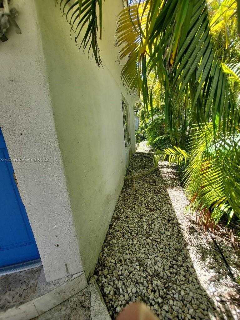Small Image of 7707 HAWTHORNE AVE, Miami Beach Number 47