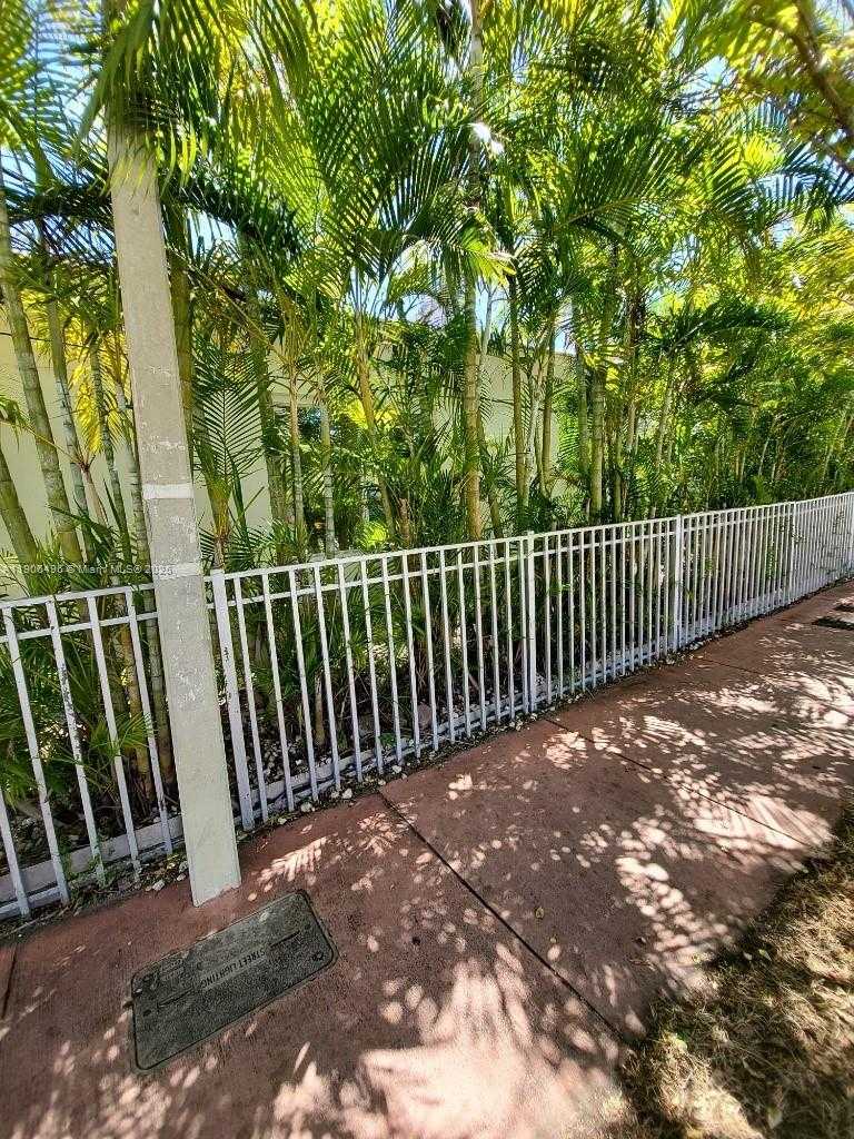 Small Image of 7707 HAWTHORNE AVE, Miami Beach Number 48