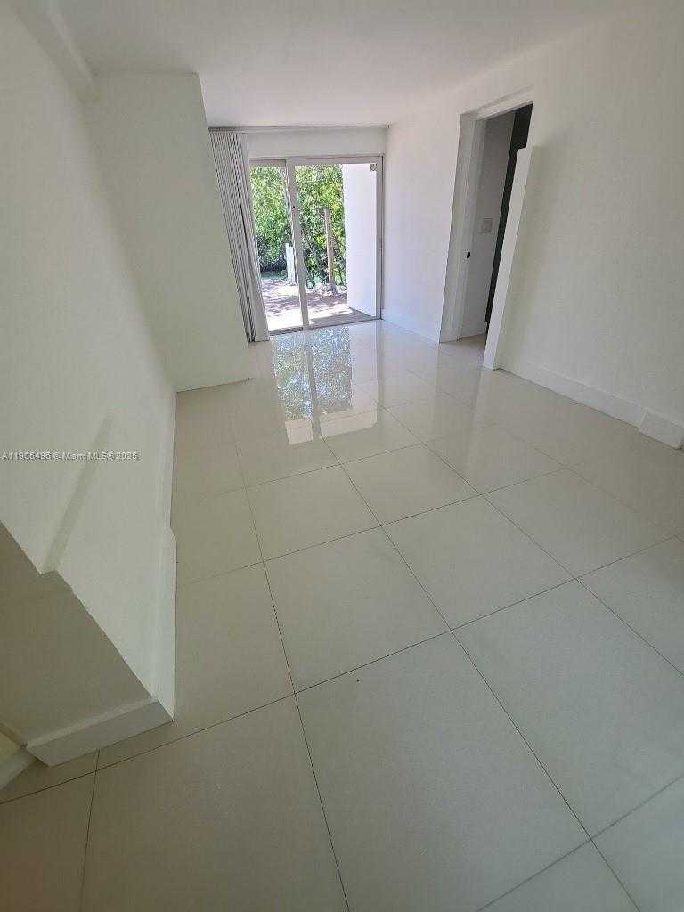 Small Image of 7707 HAWTHORNE AVE, Miami Beach Number 49