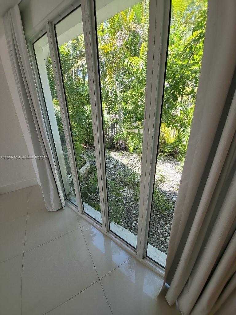 Small Image of 7707 HAWTHORNE AVE, Miami Beach Number 50