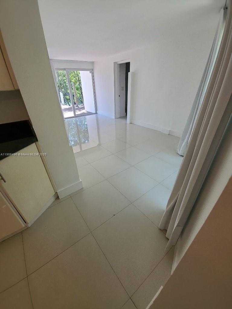 Small Image of 7707 HAWTHORNE AVE, Miami Beach Number 52