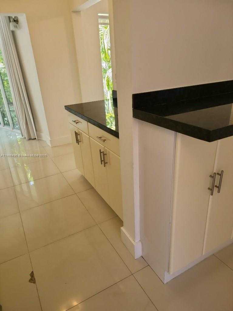 Small Image of 7707 HAWTHORNE AVE, Miami Beach Number 53