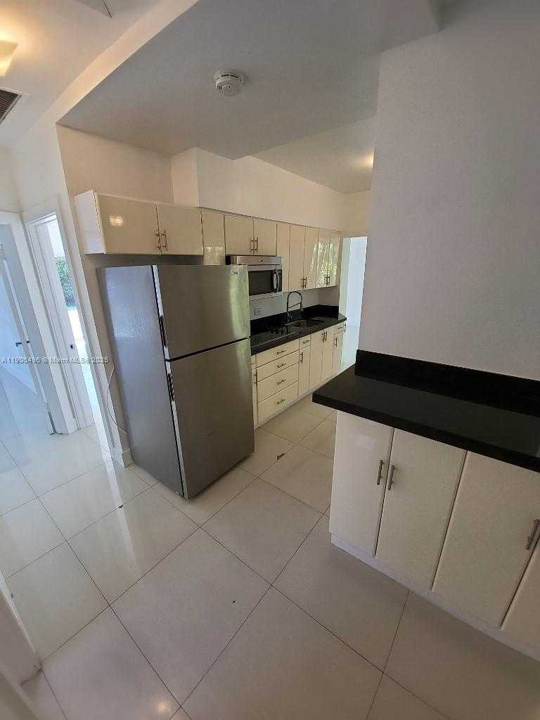 Small Image of 7707 HAWTHORNE AVE, Miami Beach Number 54