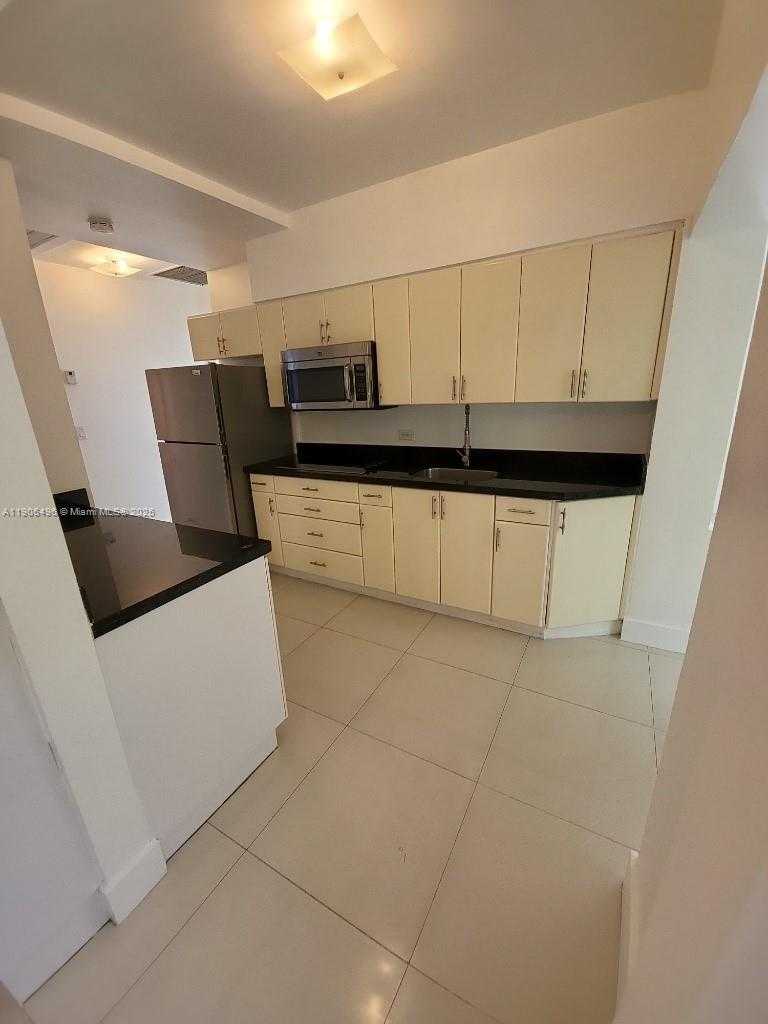 Small Image of 7707 HAWTHORNE AVE, Miami Beach Number 55