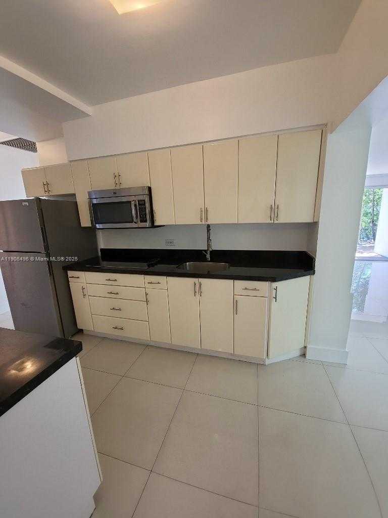 Small Image of 7707 HAWTHORNE AVE, Miami Beach Number 56