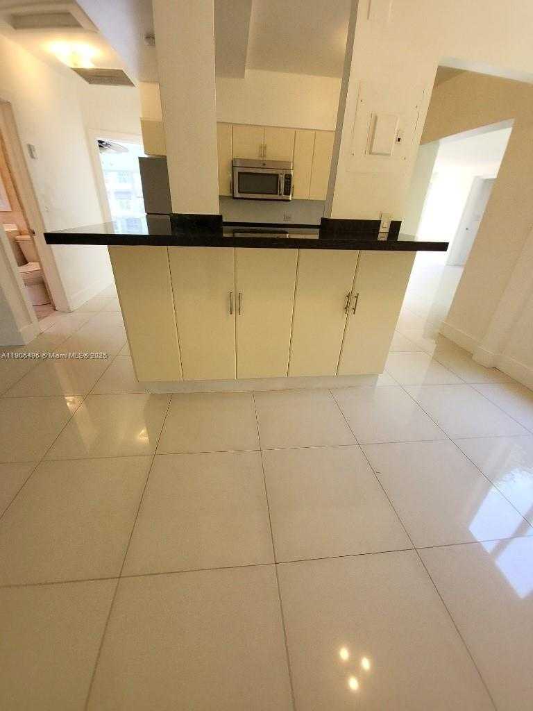 Small Image of 7707 HAWTHORNE AVE, Miami Beach Number 58