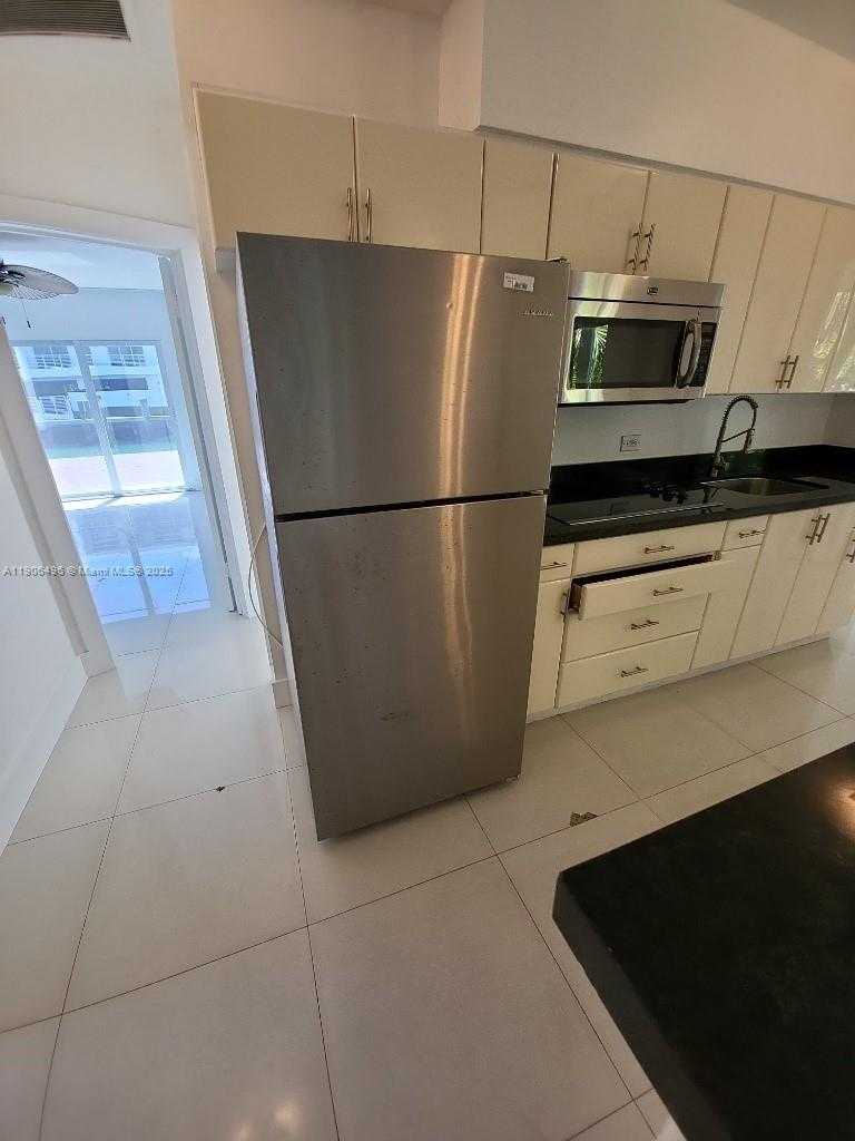 Small Image of 7707 HAWTHORNE AVE, Miami Beach Number 61