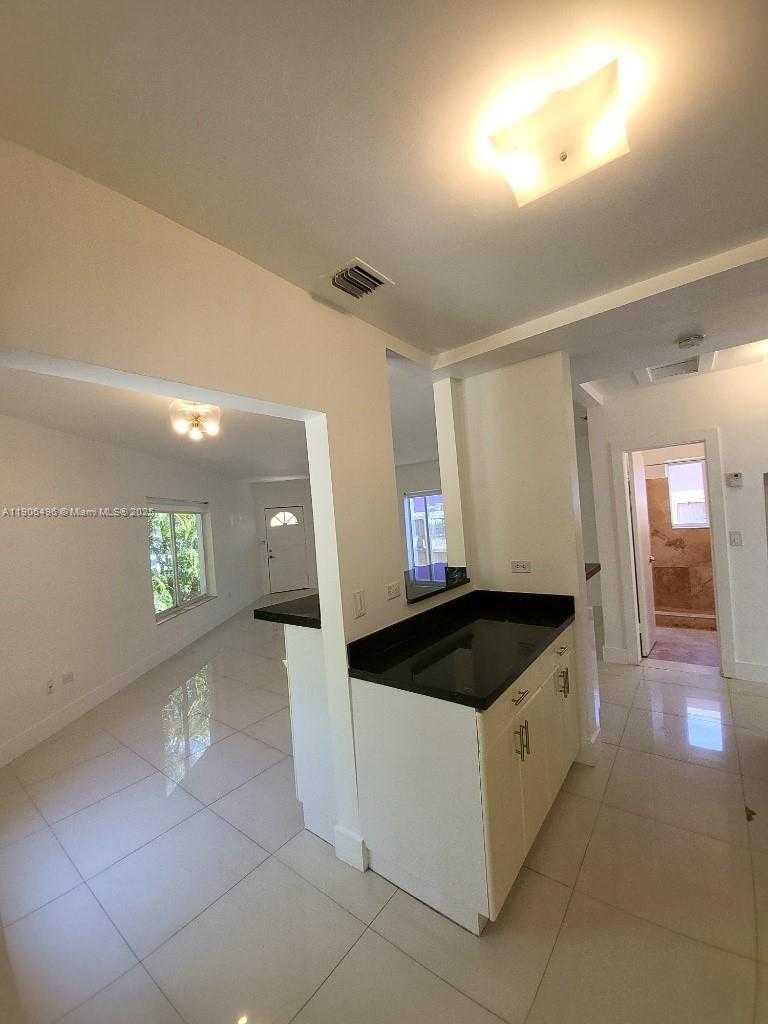 Small Image of 7707 HAWTHORNE AVE, Miami Beach Number 64