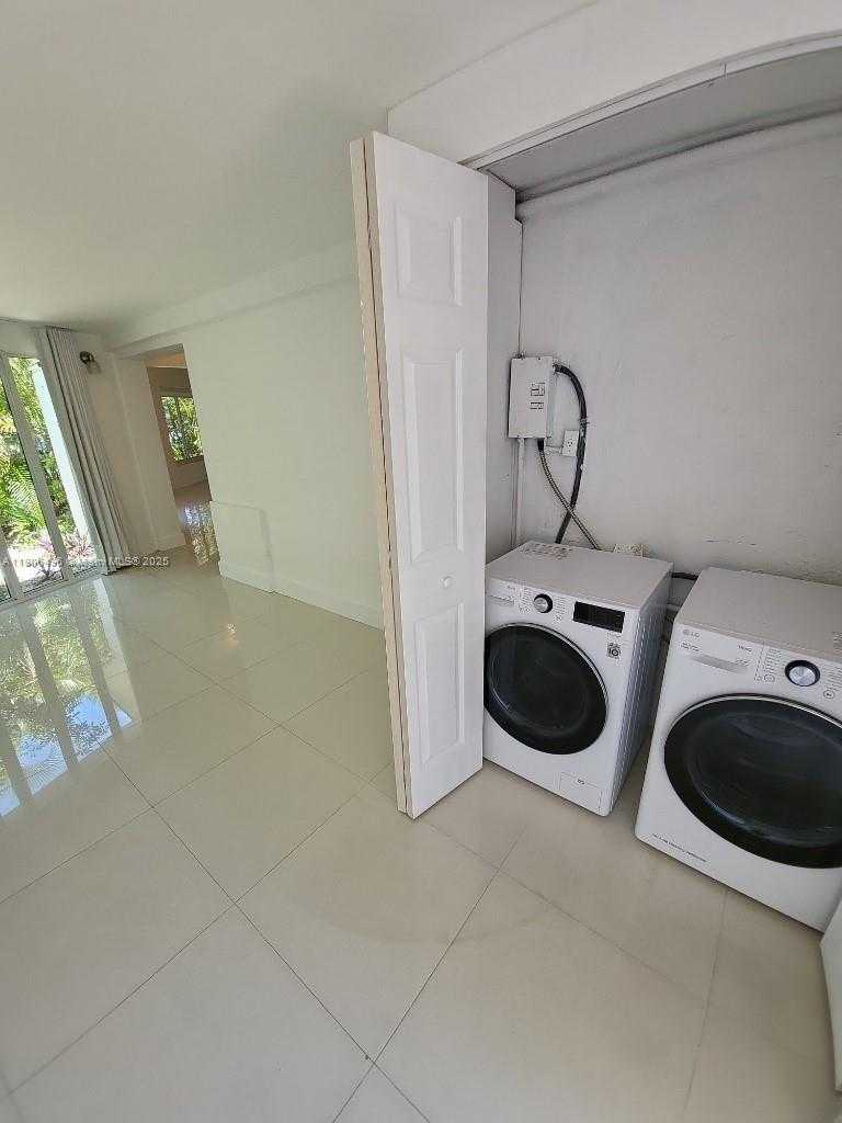 Small Image of 7707 HAWTHORNE AVE, Miami Beach Number 65