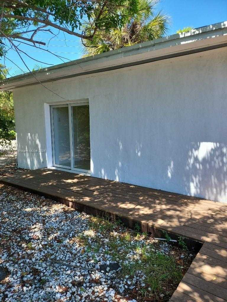 Small Image of 7707 HAWTHORNE AVE, Miami Beach Number 9