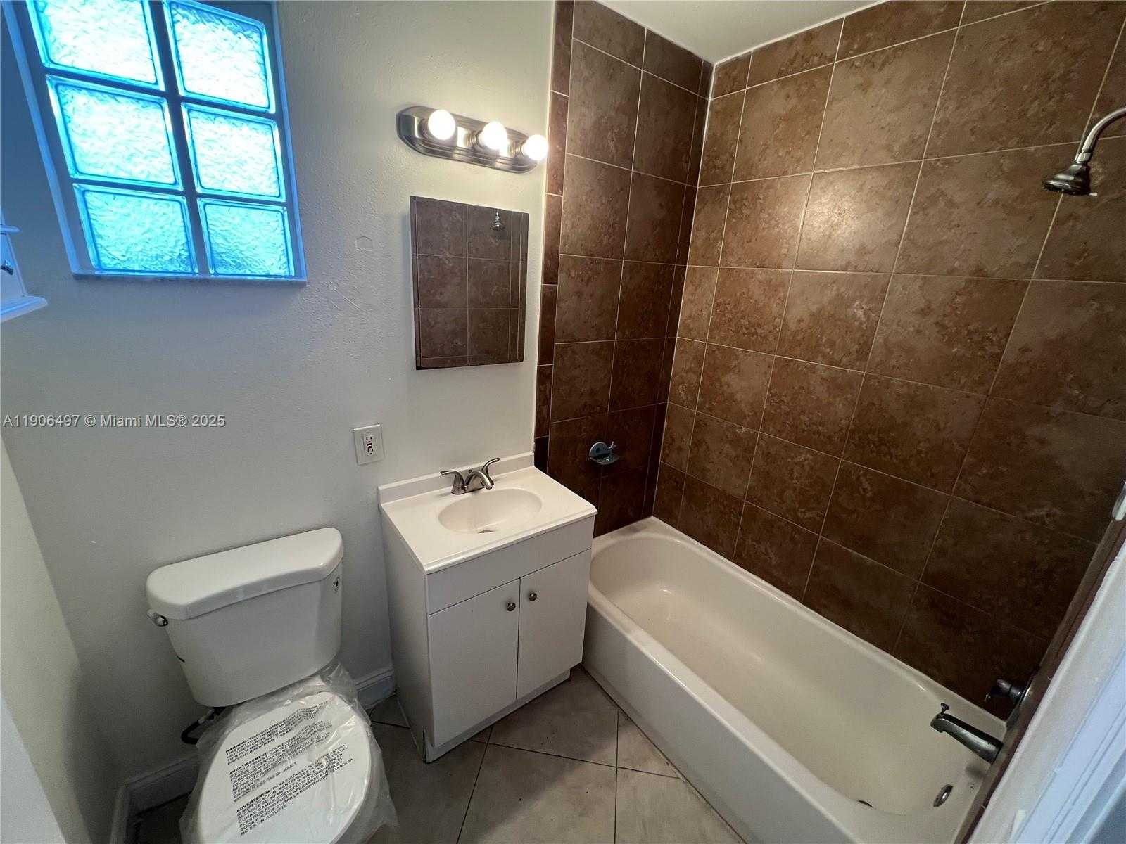 Small Image of 5835 TAYLOR ST #5837, Hollywood Number 7