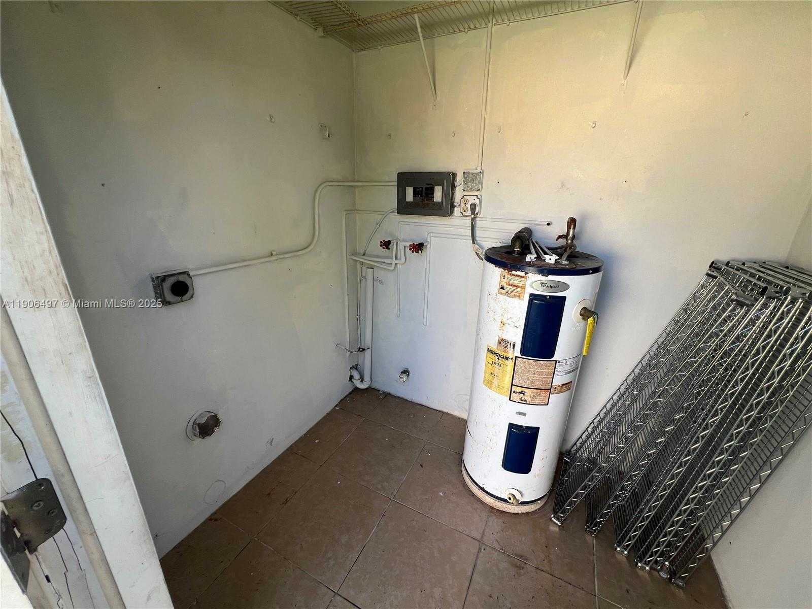 Small Image of 5835 TAYLOR ST #5837, Hollywood Number 9