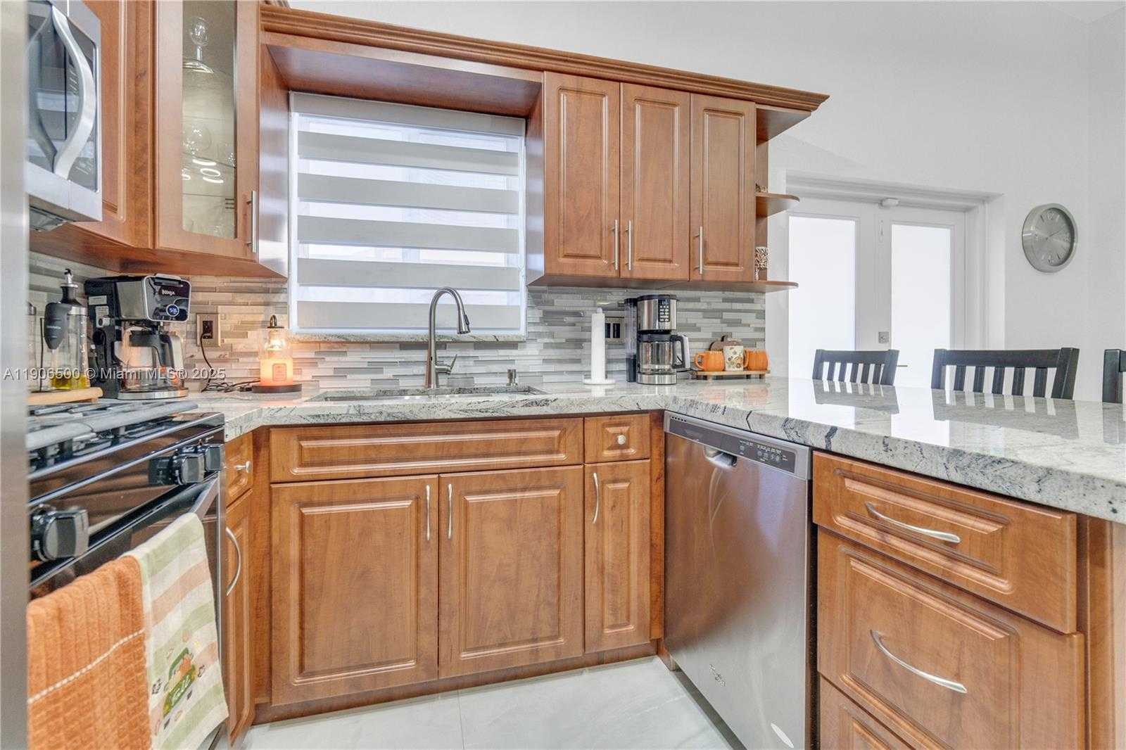 Small Image of 3145 WEST 71ST PL #3145, Hialeah Number 12