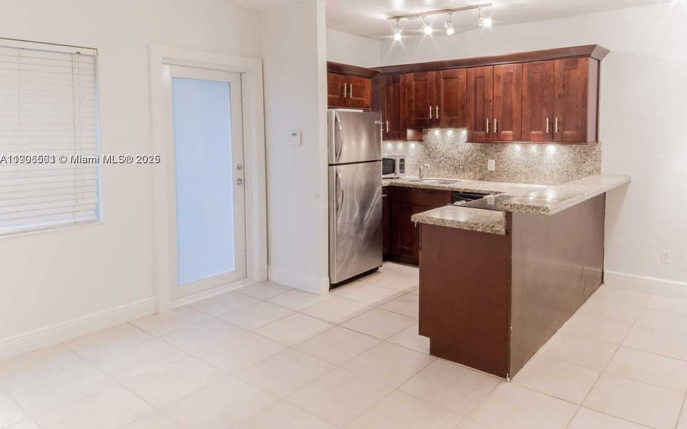 Small Image of 900 MERIDIAN AVE #106, Miami Beach Number 3