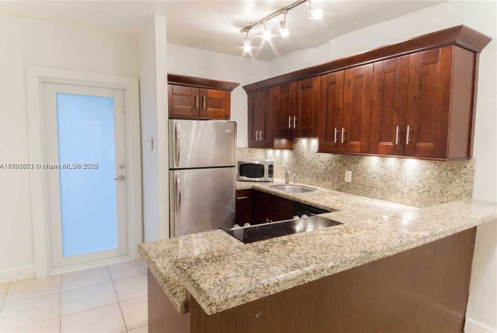 Small Image of 900 MERIDIAN AVE #106, Miami Beach Number 4