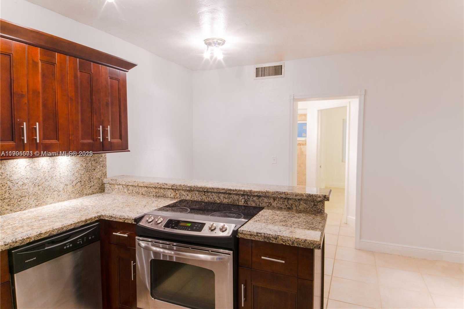 Small Image of 900 MERIDIAN AVE #106, Miami Beach Number 5