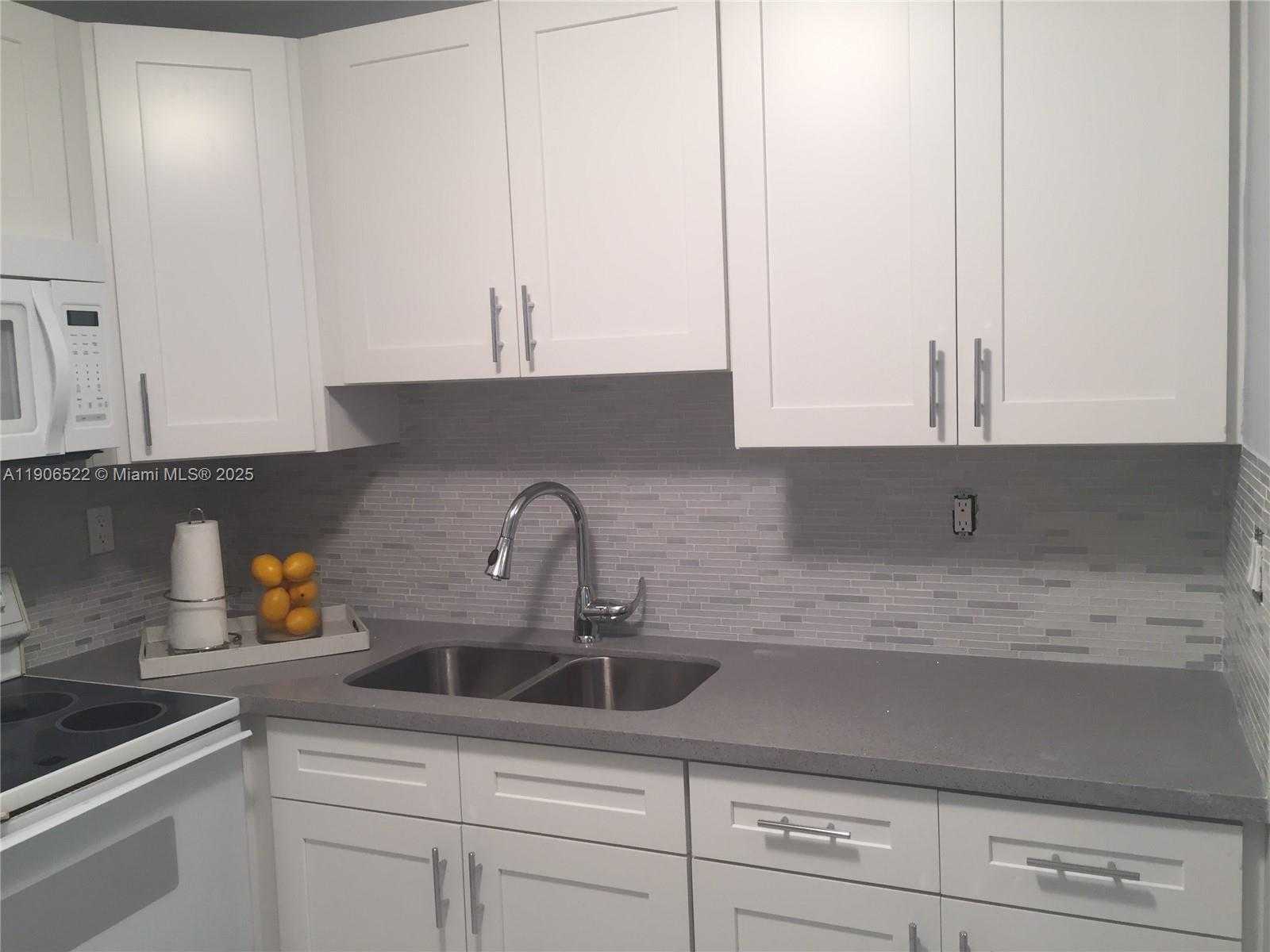 Small Image of 1720 FUNSTON ST #104, Hollywood Number 3