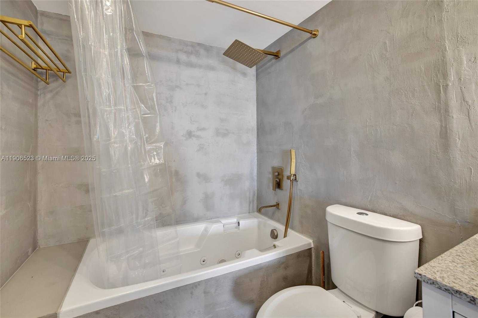 Small Image of 3375 NORTH COUNTRY CLUB DR #1603, Aventura Number 21