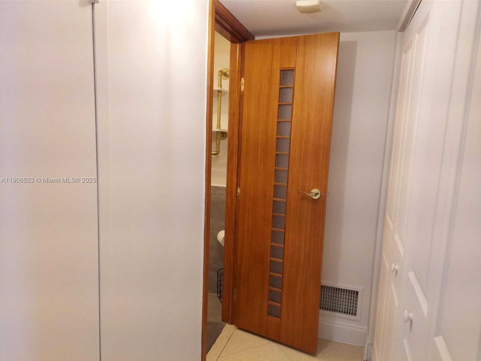 Small Image of 3375 NORTH COUNTRY CLUB DR #1603, Aventura Number 32