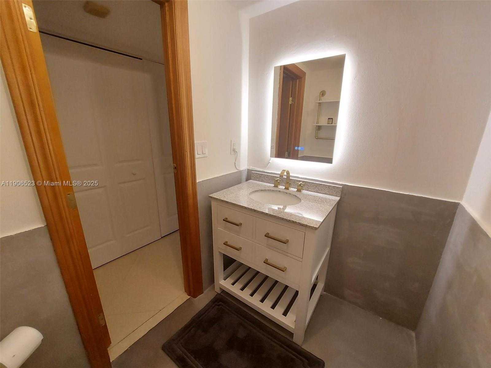 Small Image of 3375 NORTH COUNTRY CLUB DR #1603, Aventura Number 34