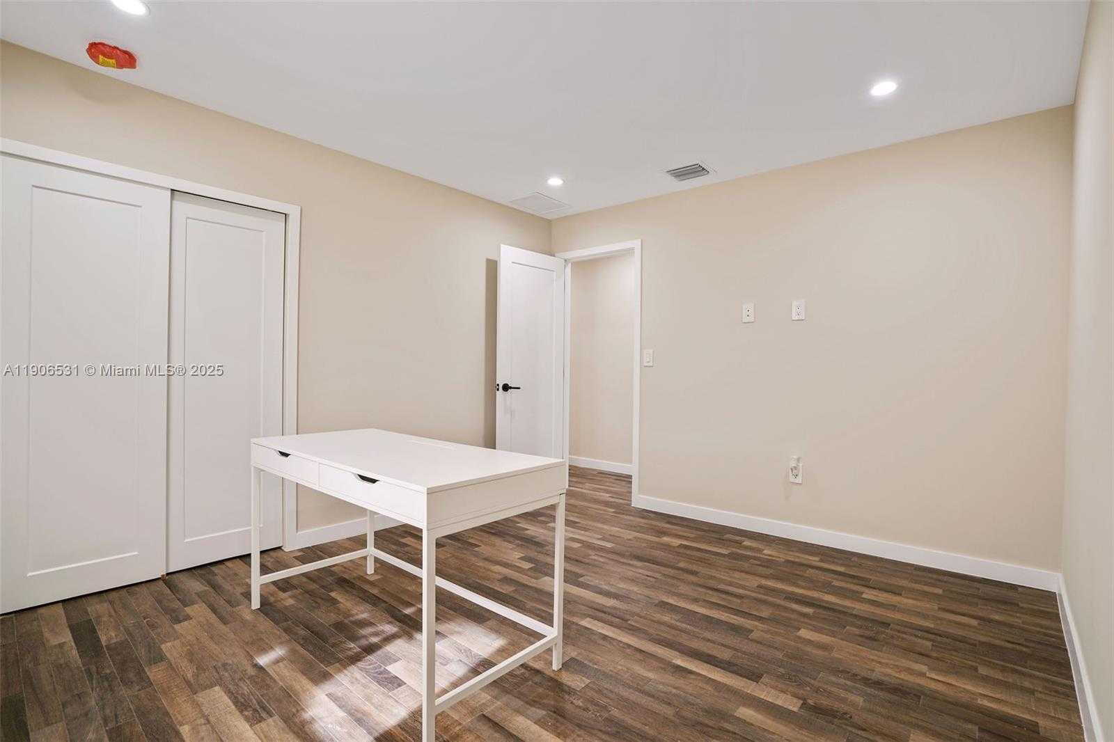 Small Image of 6701 SOUTH WEST 49TH TER, Miami Number 28