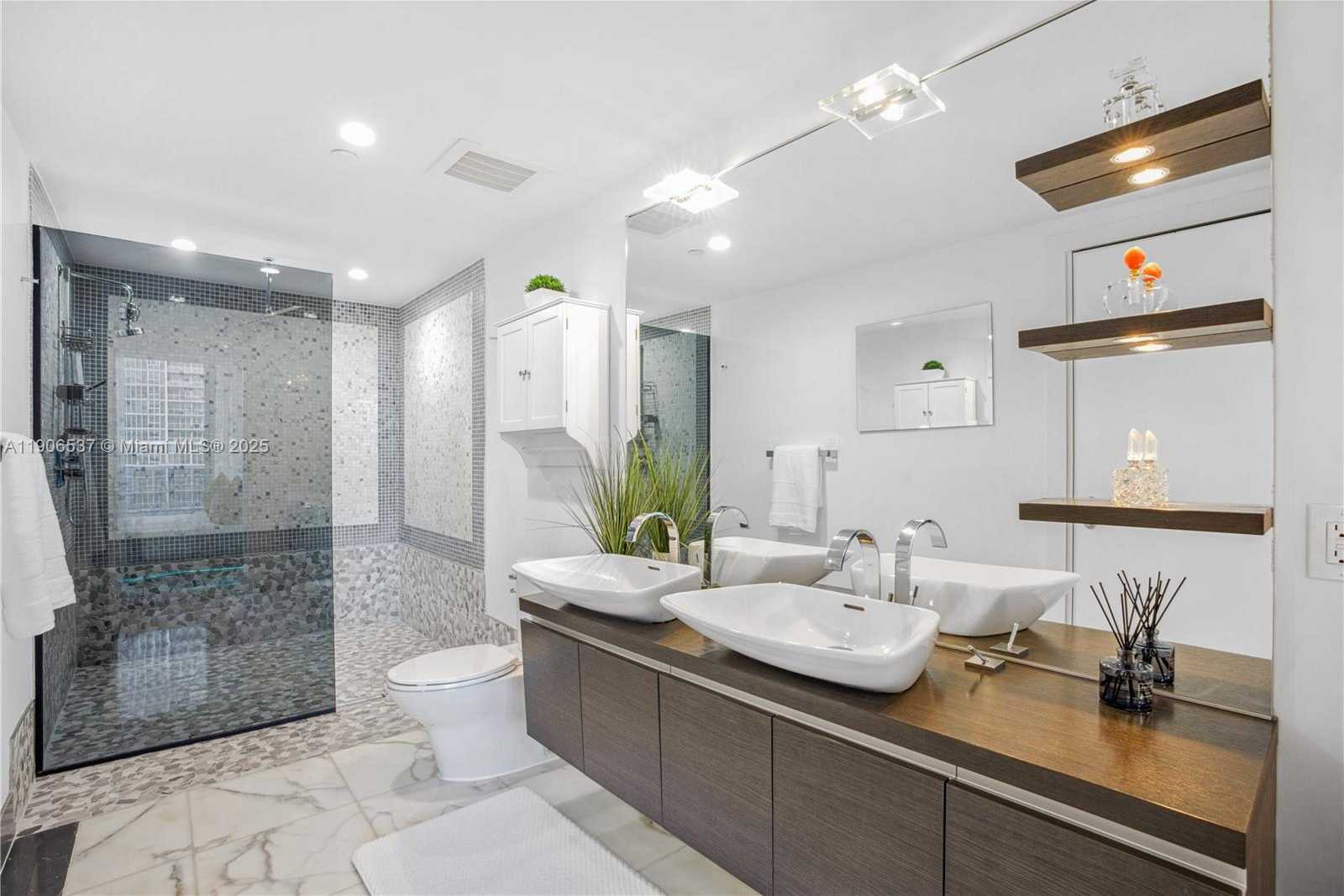 Small Image of 200 BISCAYNE BOULEVARD WAY #1403, Miami Number 21