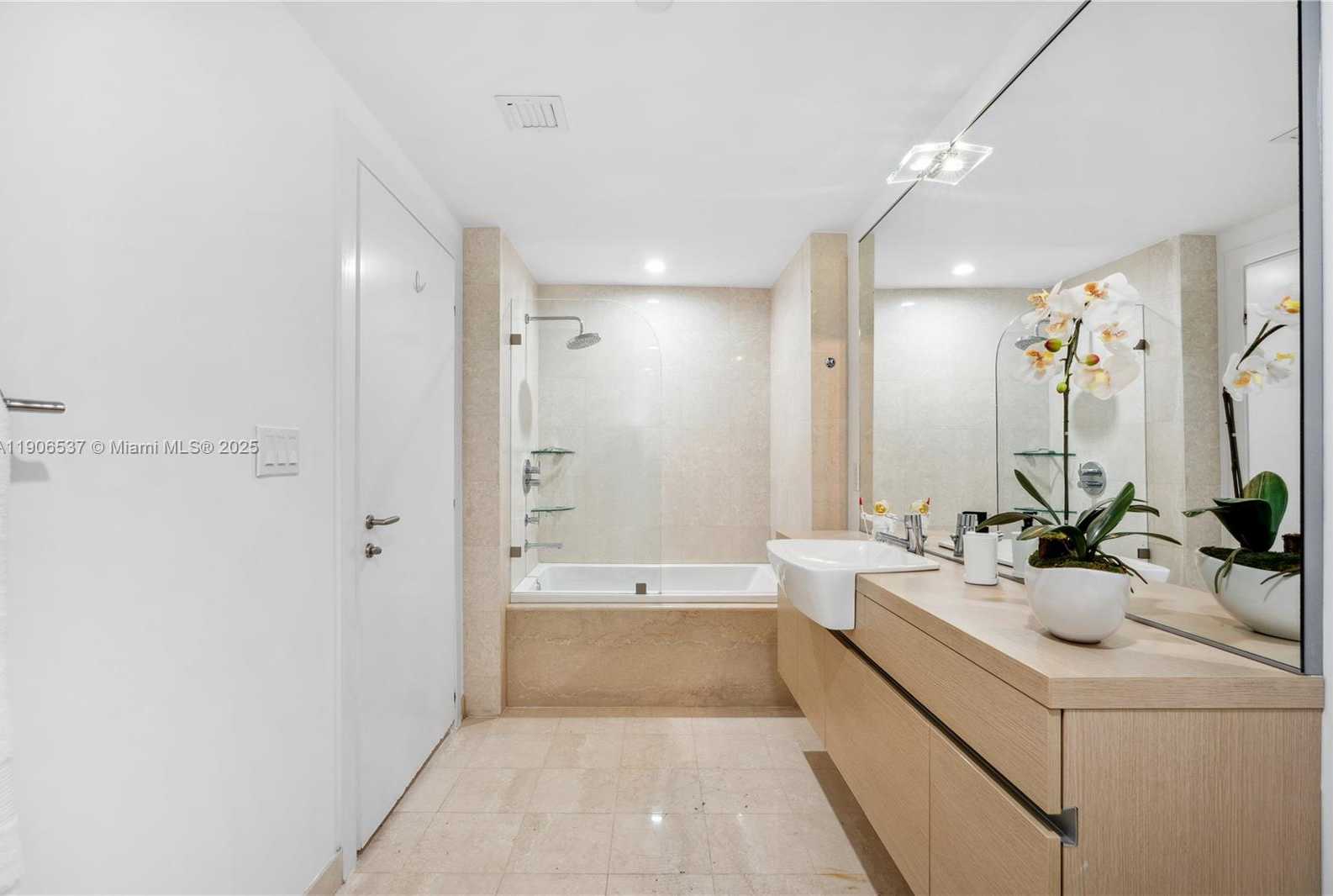 Small Image of 200 BISCAYNE BOULEVARD WAY #1403, Miami Number 25