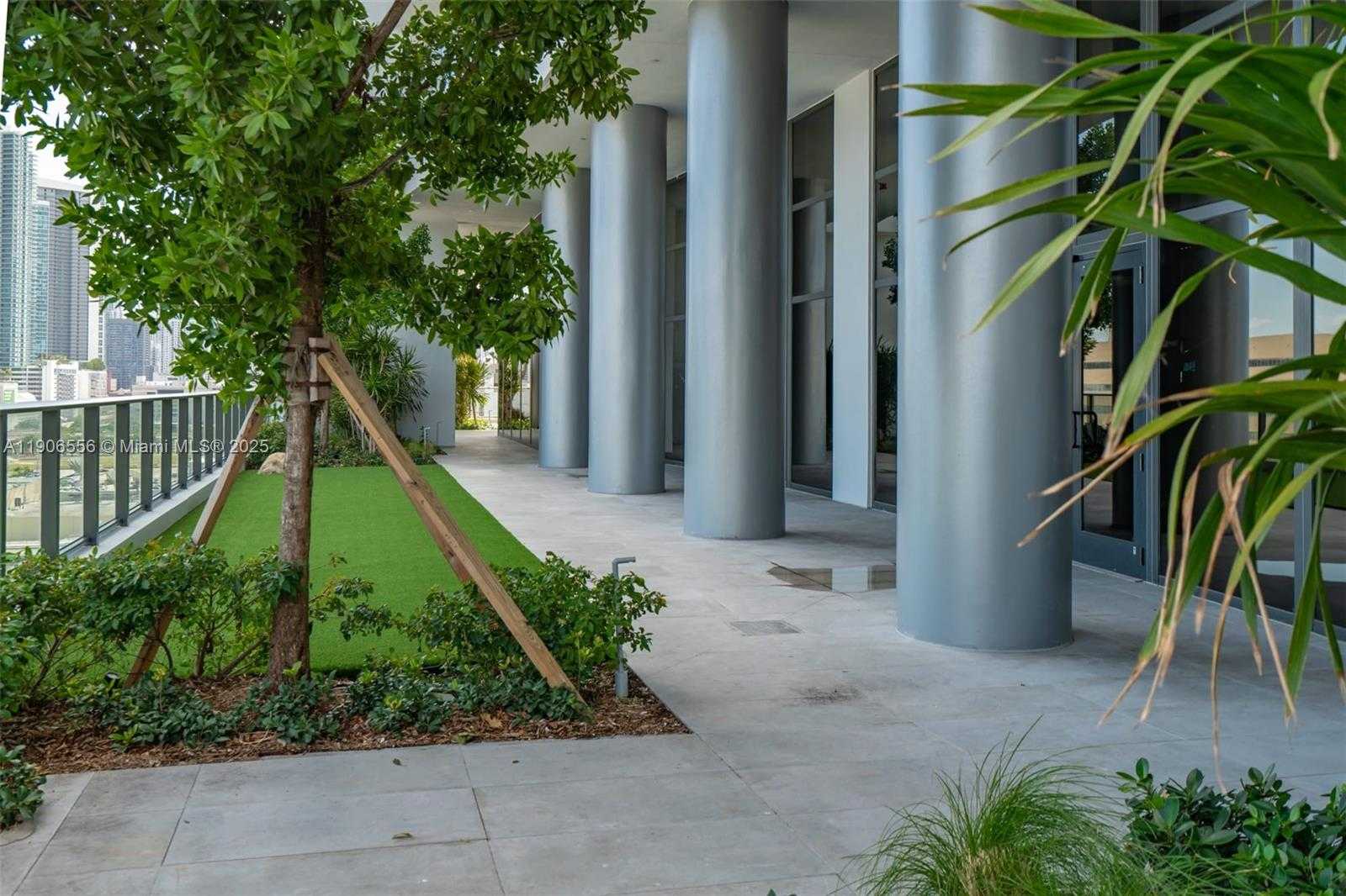 Small Image of 1600 NORTH EAST 1ST AVE #1001, Miami Number 19