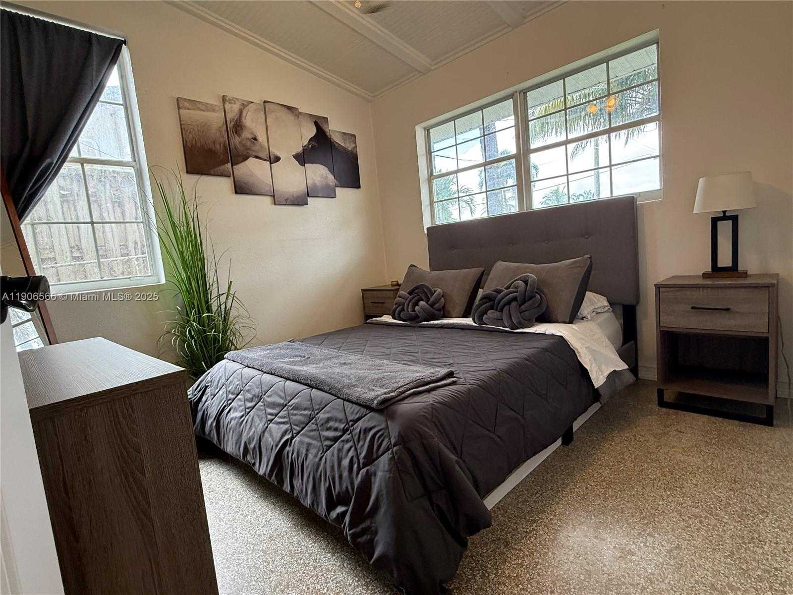 Small Image of 2524 KEY LARGO LN, Fort Lauderdale Number 14