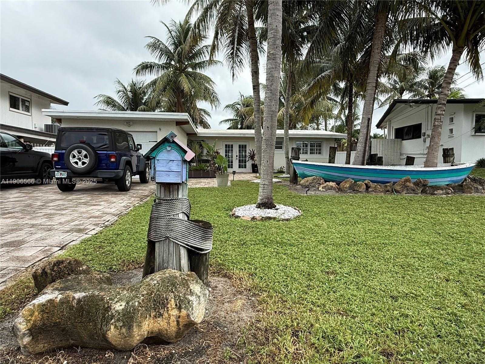 Small Image of 2524 KEY LARGO LN, Fort Lauderdale Number 4