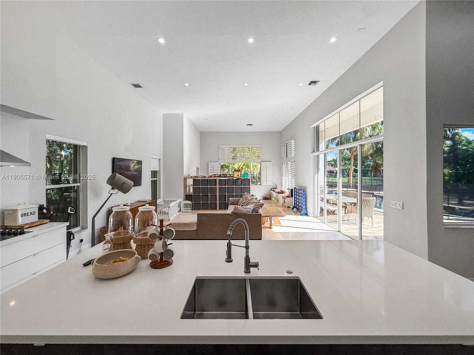 Small Image of 2514 POINCIANA DR, Weston Number 13