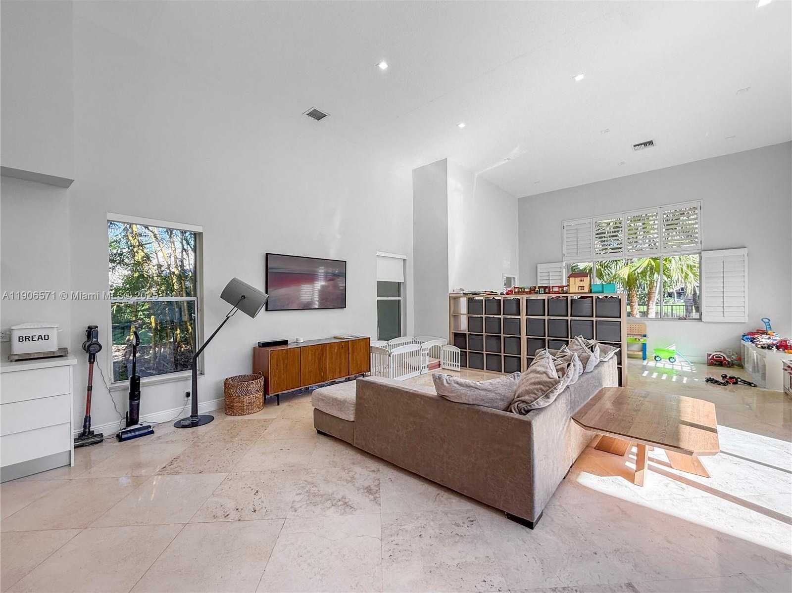 Small Image of 2514 POINCIANA DR, Weston Number 15