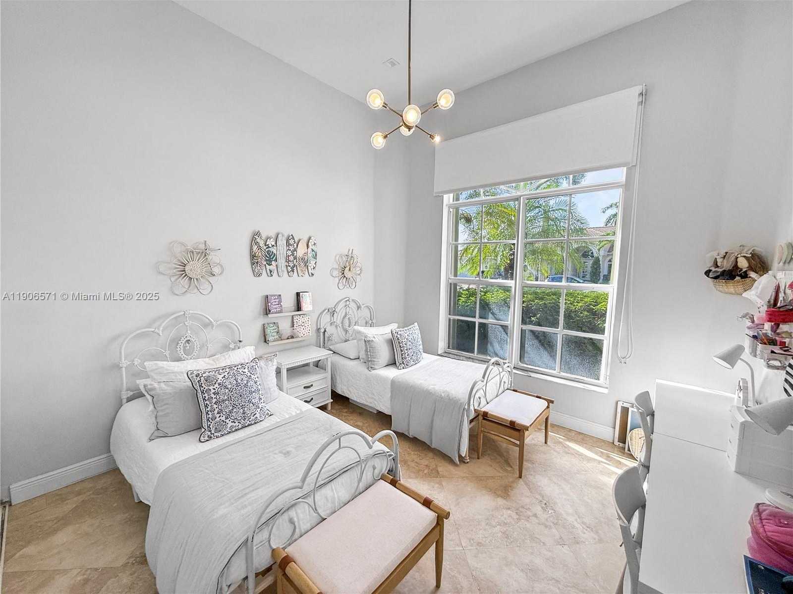 Small Image of 2514 POINCIANA DR, Weston Number 39