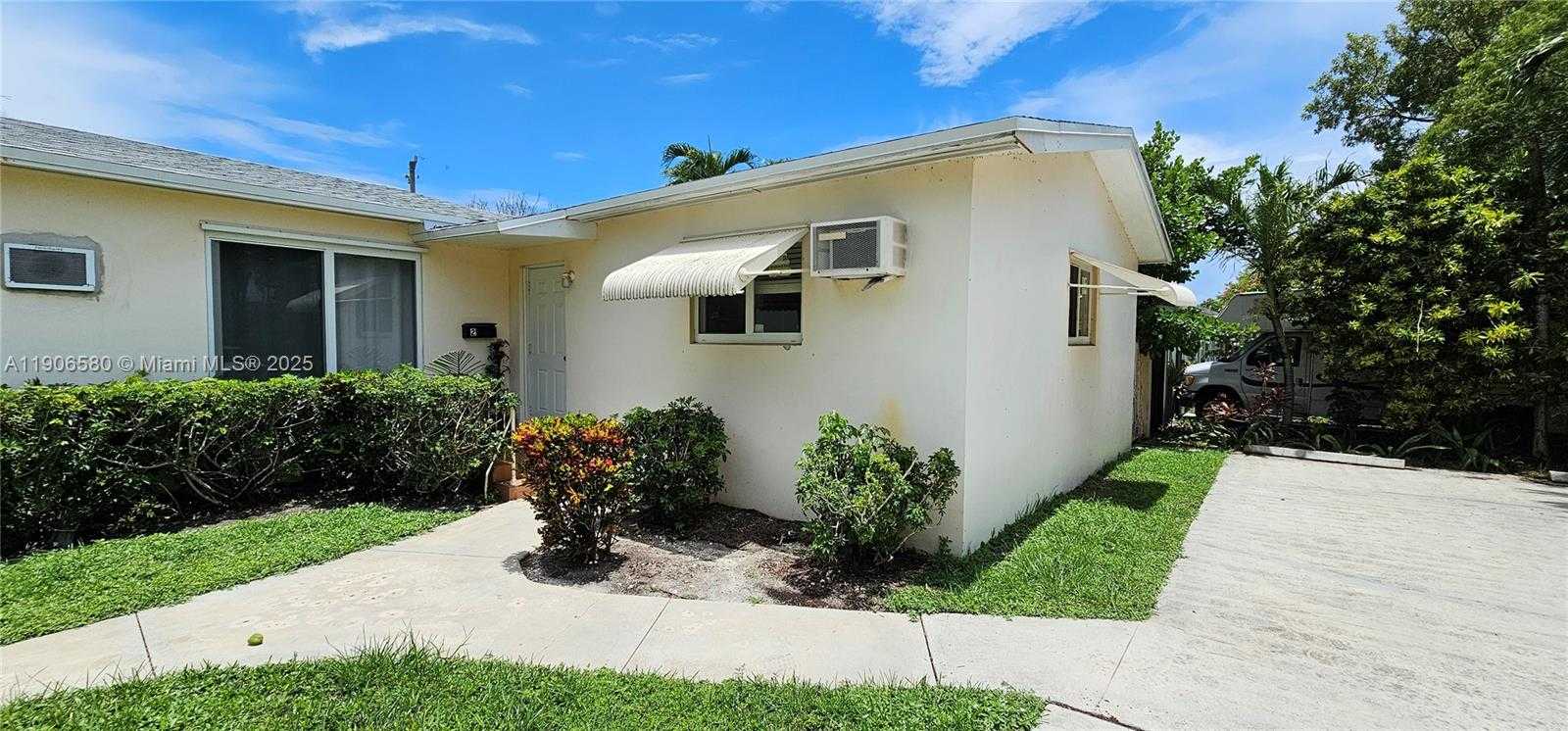 Small Image of 1701 SHENANDOAH ST #2, Hollywood Number 1