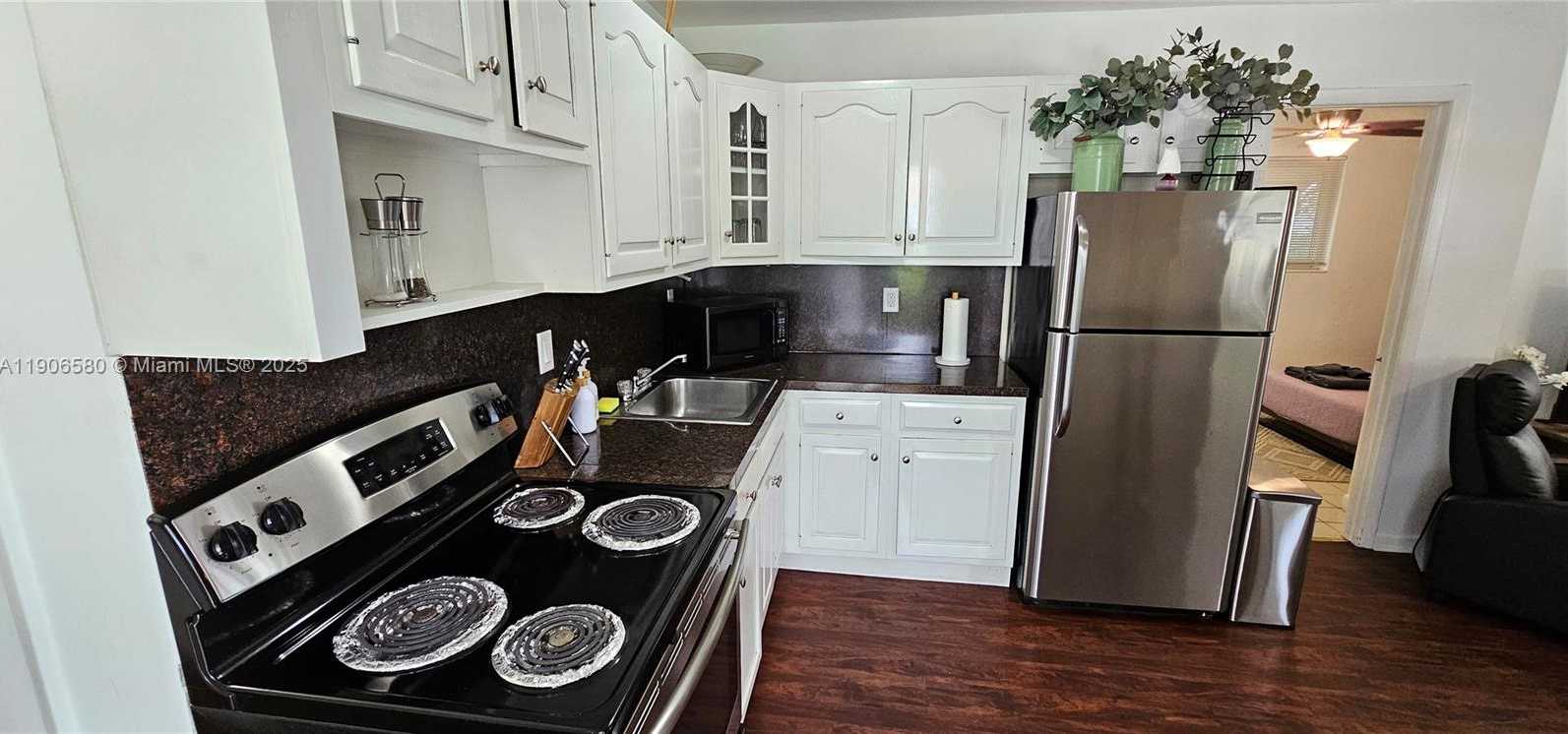 Small Image of 1701 SHENANDOAH ST #2, Hollywood Number 20