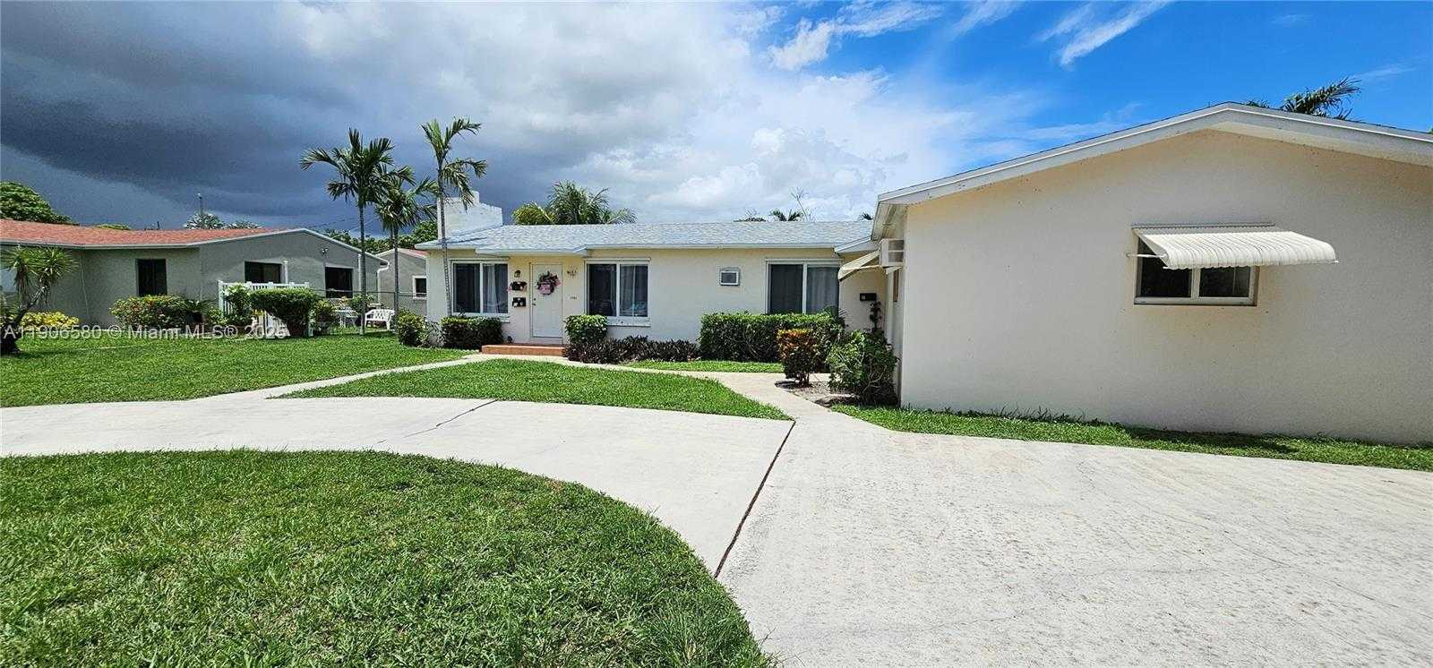 Small Image of 1701 SHENANDOAH ST #2, Hollywood Number 3