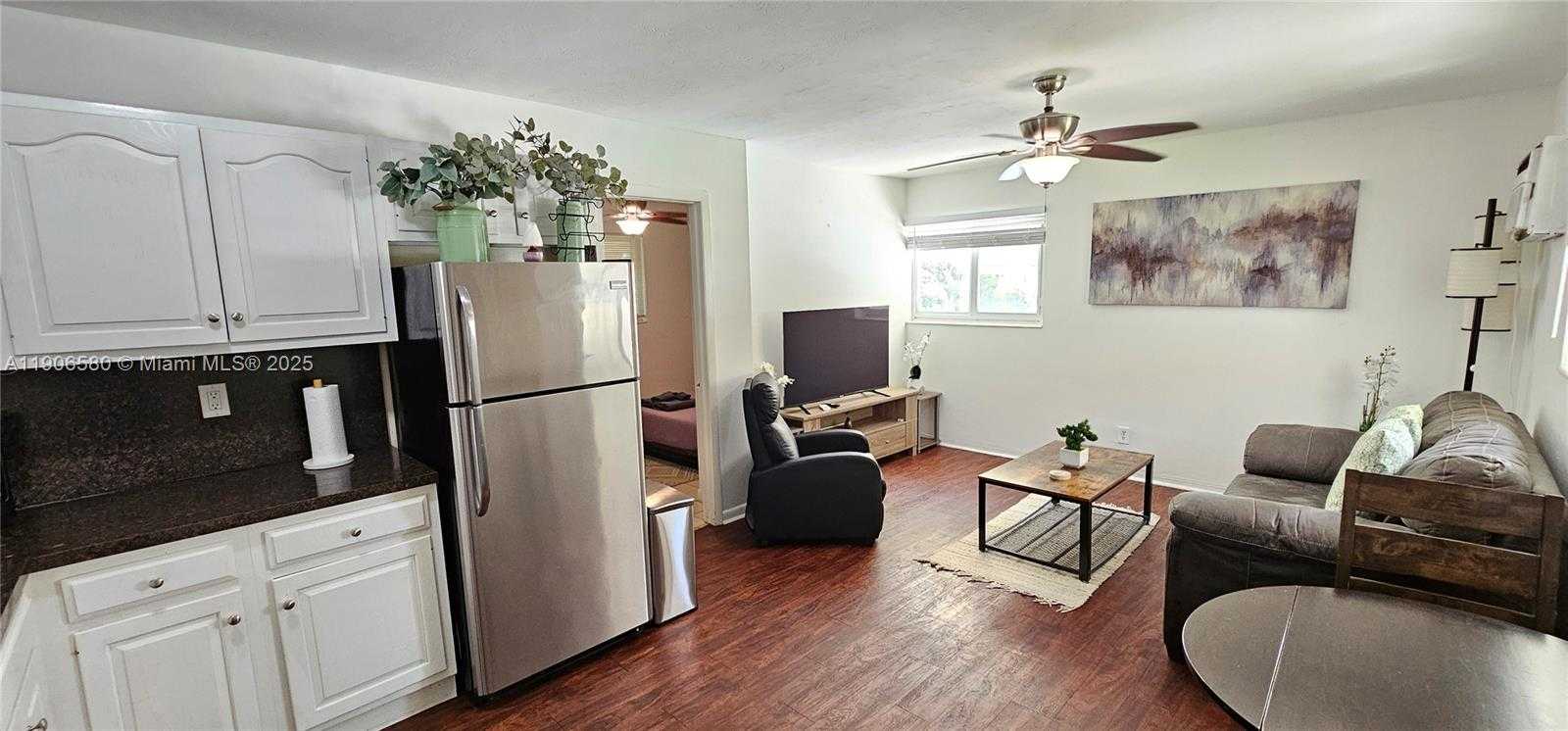 Small Image of 1701 SHENANDOAH ST #2, Hollywood Number 4