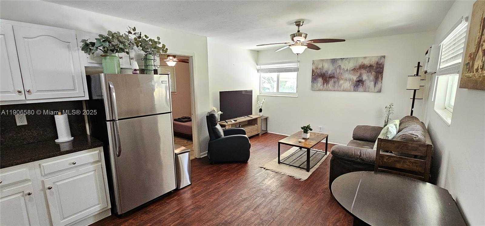 Small Image of 1701 SHENANDOAH ST #2, Hollywood Number 5