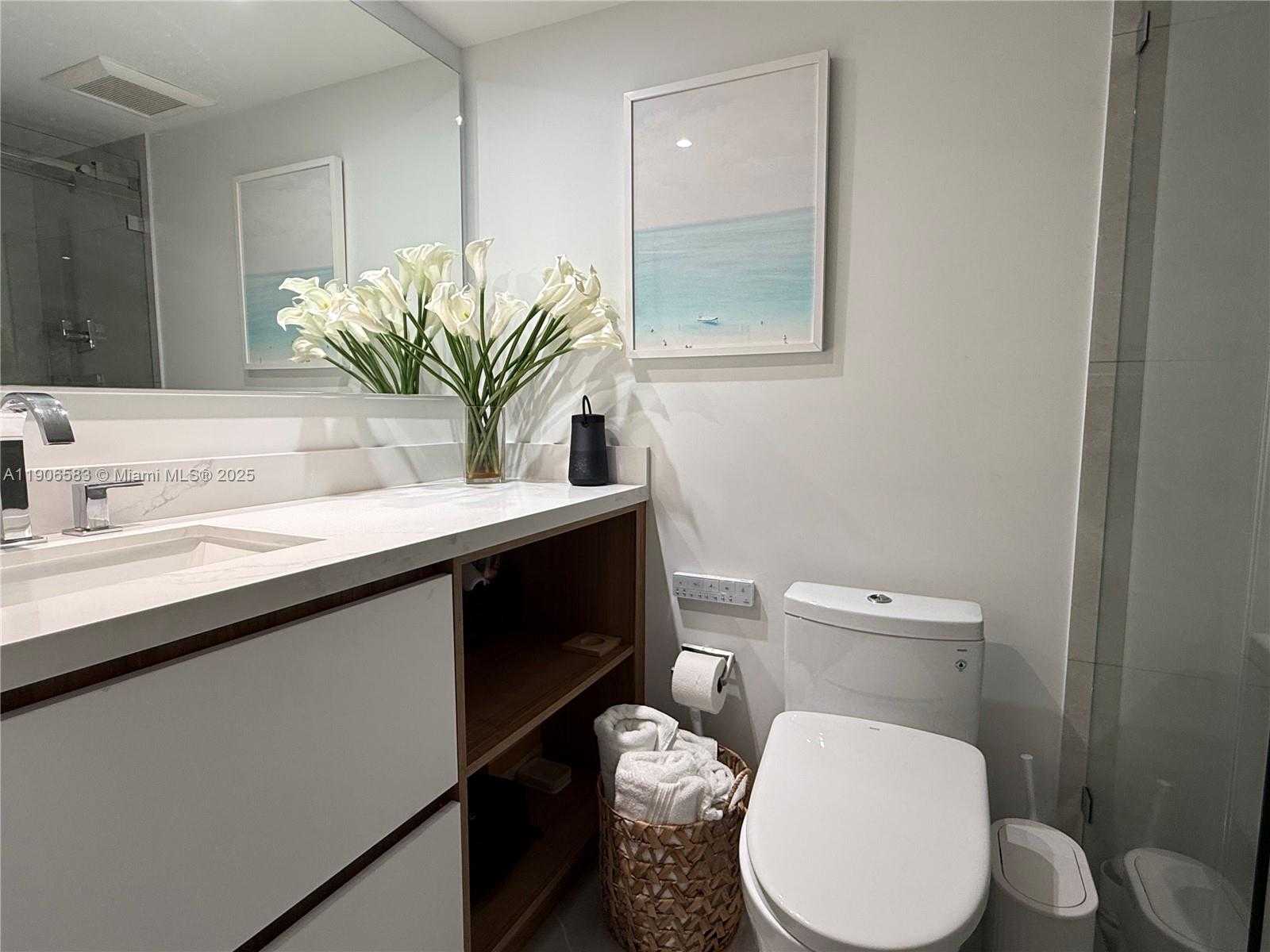 Small Image of 881 OCEAN DR #TH15, Key Biscayne Number 10