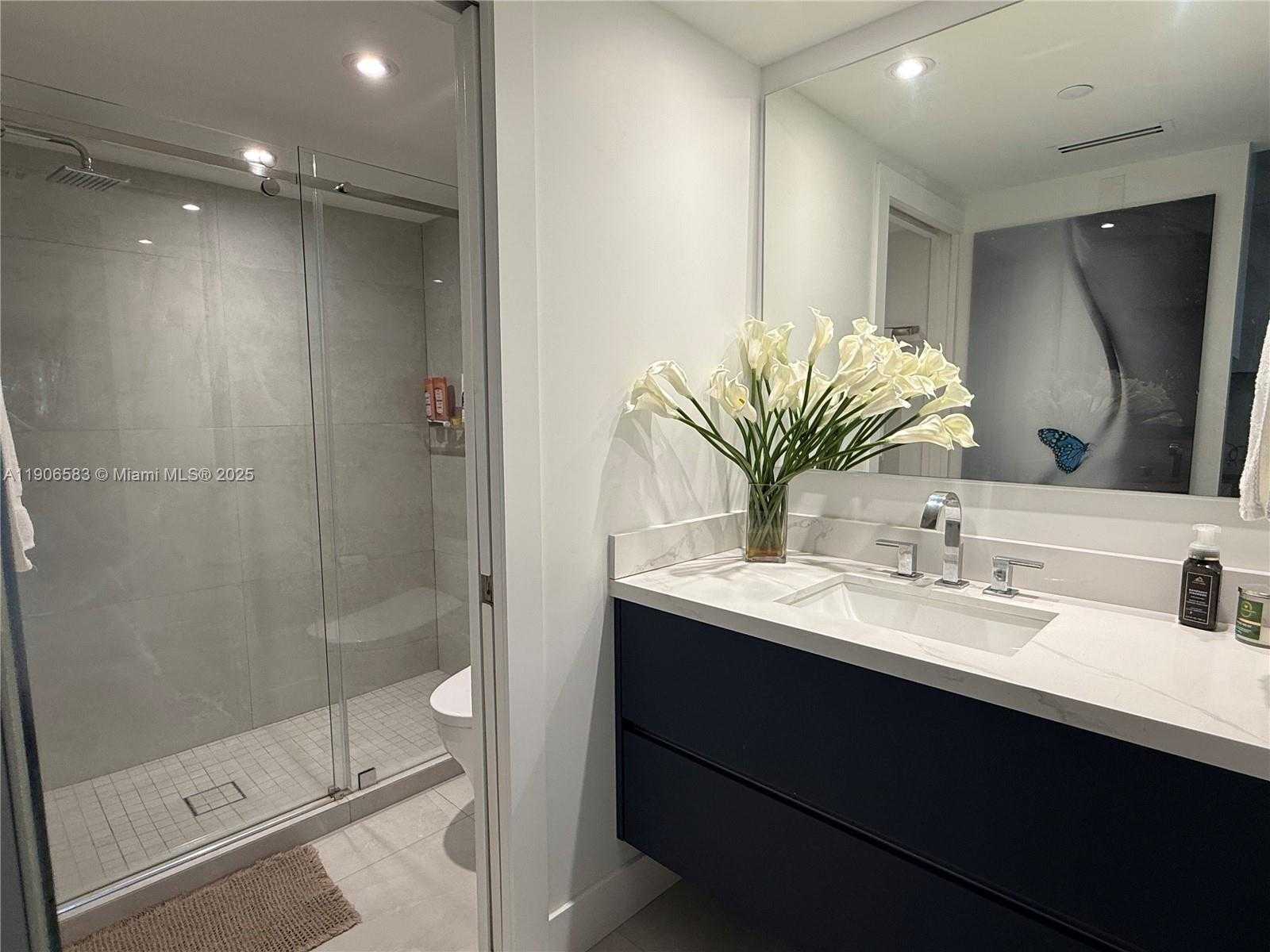 Small Image of 881 OCEAN DR #TH15, Key Biscayne Number 13