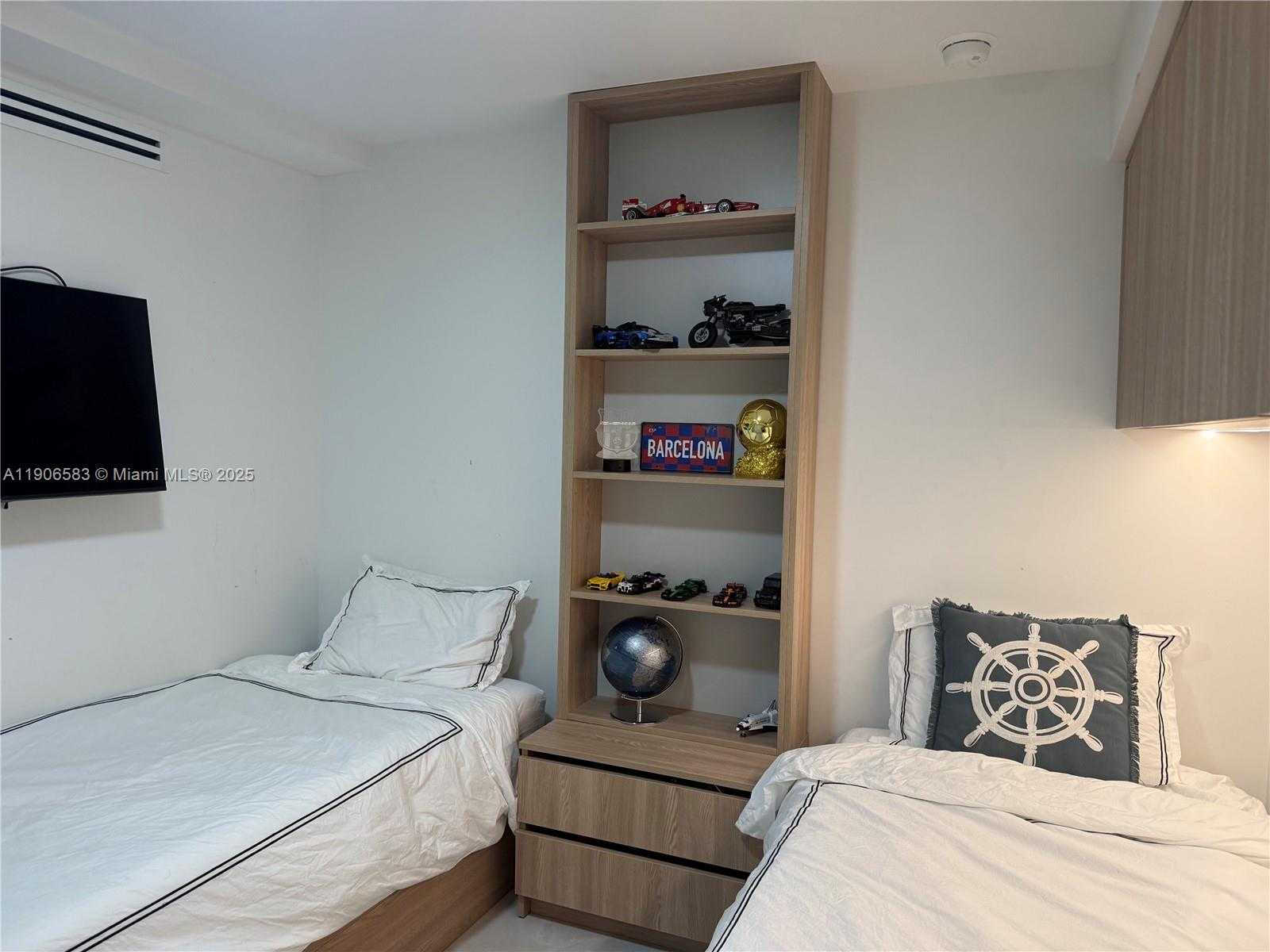 Small Image of 881 OCEAN DR #TH15, Key Biscayne Number 19