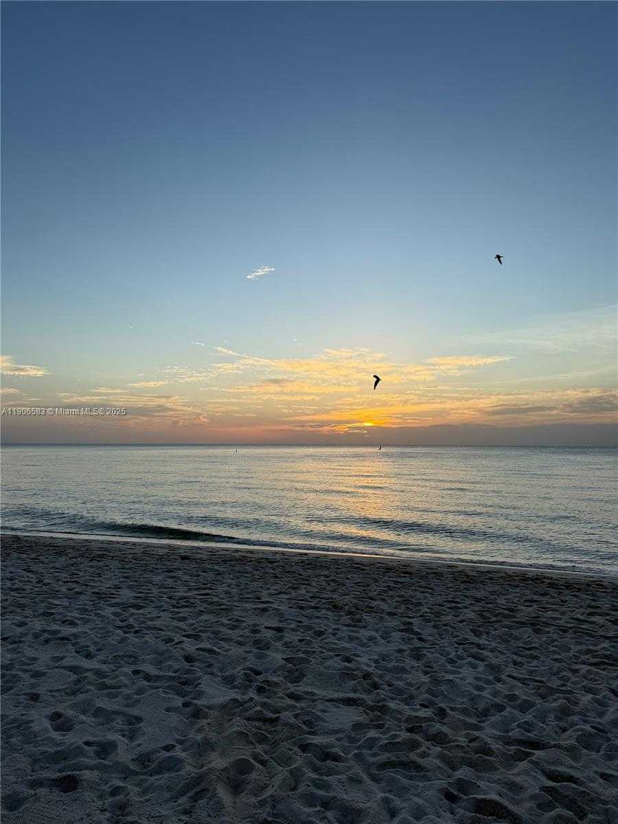 Small Image of 881 OCEAN DR #TH15, Key Biscayne Number 21