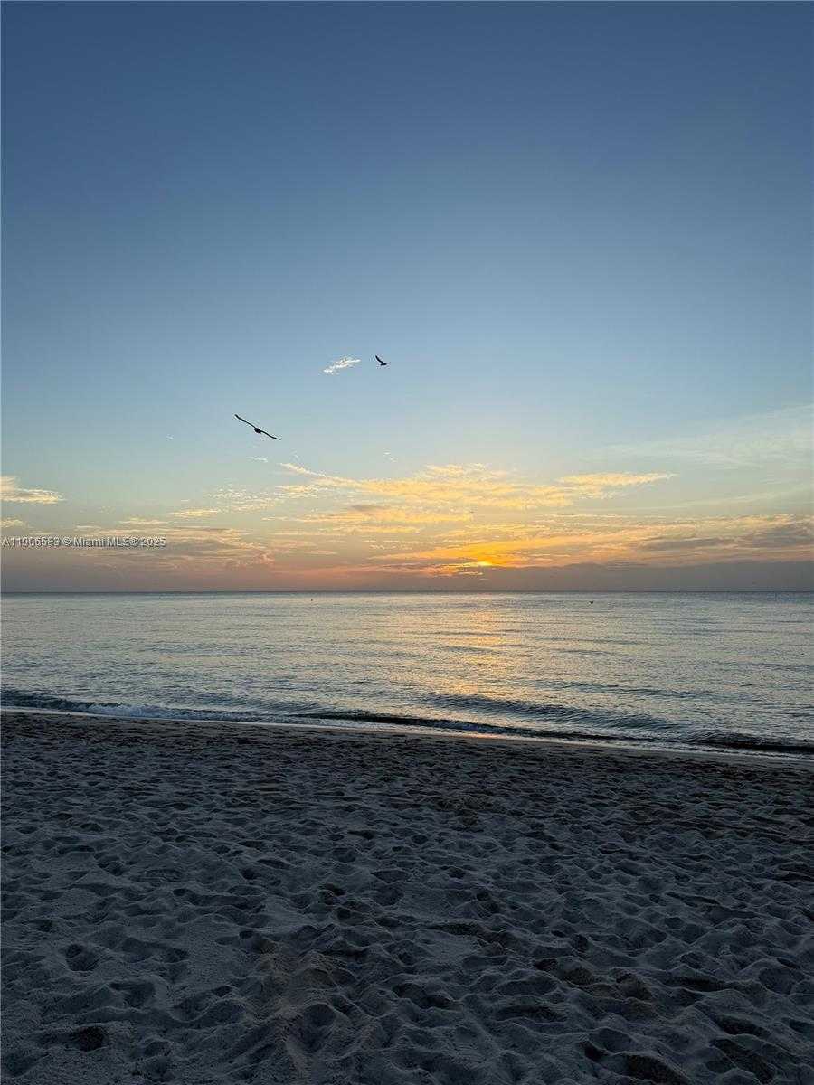 Small Image of 881 OCEAN DR #TH15, Key Biscayne Number 22